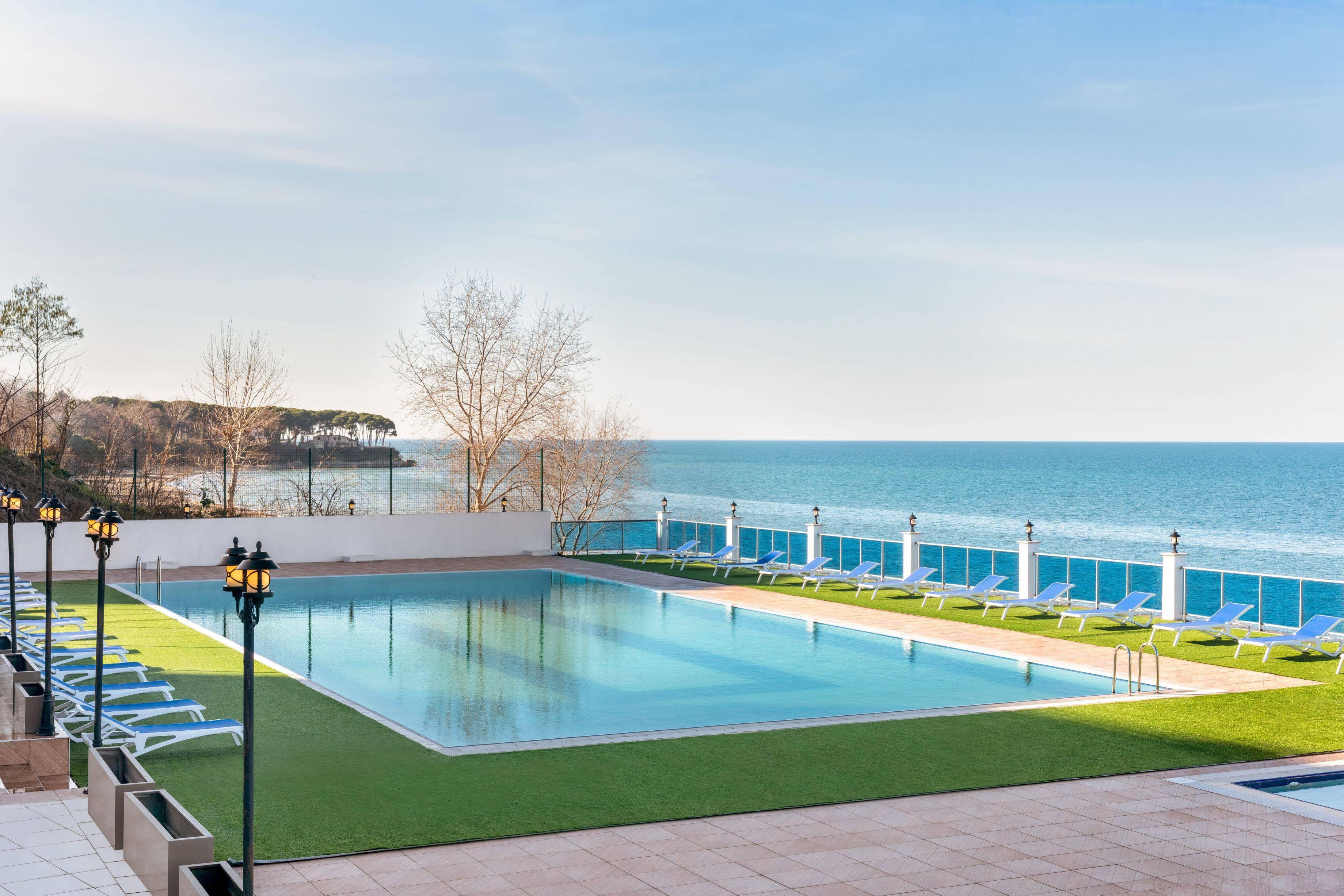 รามาดา รีสอร์ต บาย วินด์แฮม อุนเย Hotel Unye ภายนอก รูปภาพ
