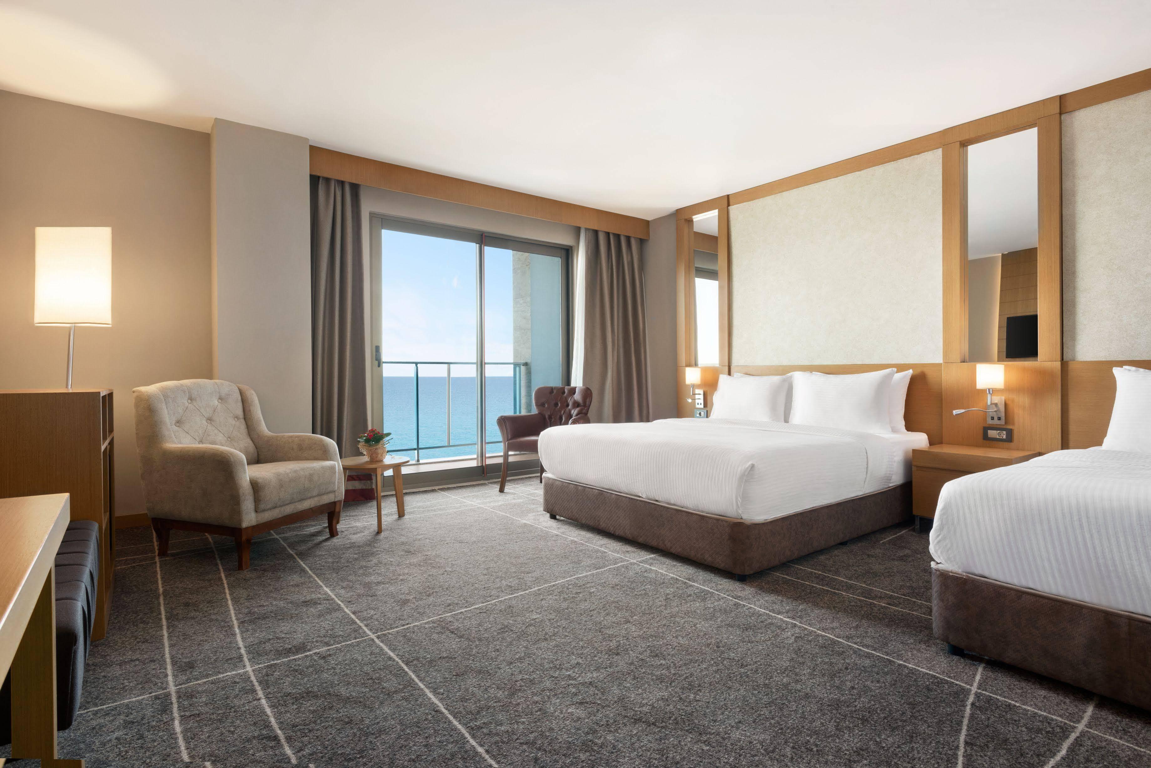 รามาดา รีสอร์ต บาย วินด์แฮม อุนเย Hotel Unye ภายนอก รูปภาพ