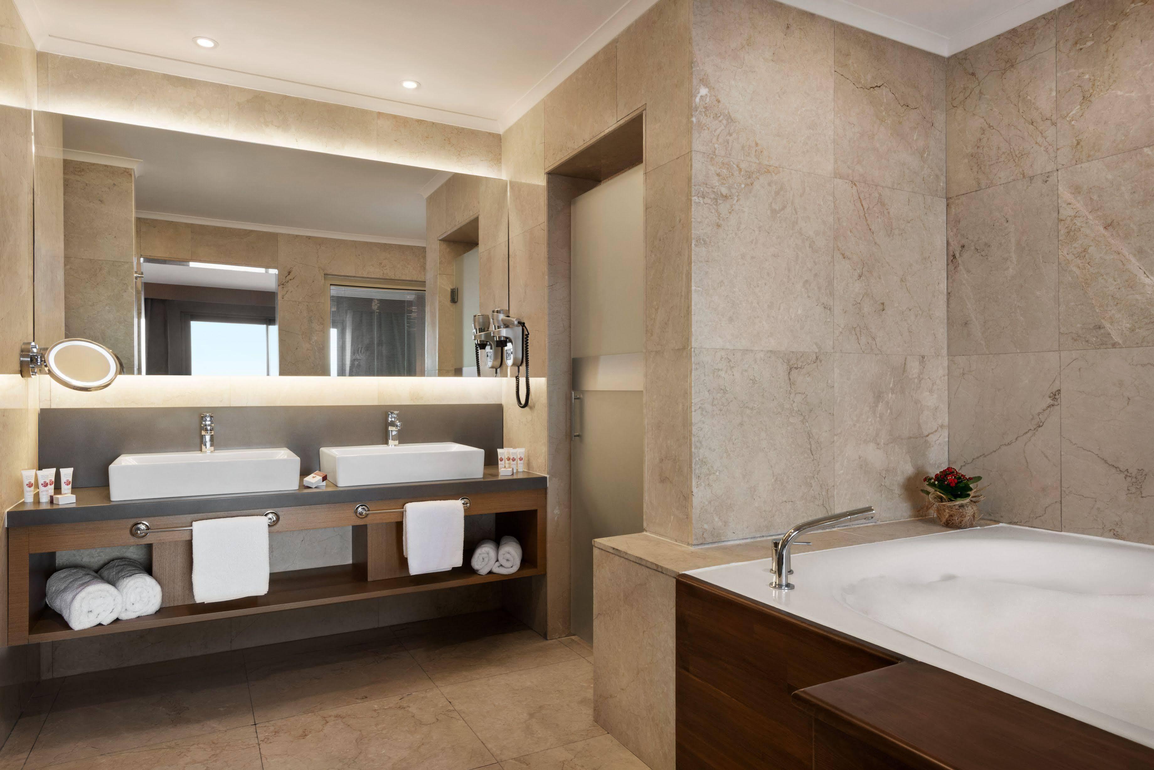รามาดา รีสอร์ต บาย วินด์แฮม อุนเย Hotel Unye ภายนอก รูปภาพ