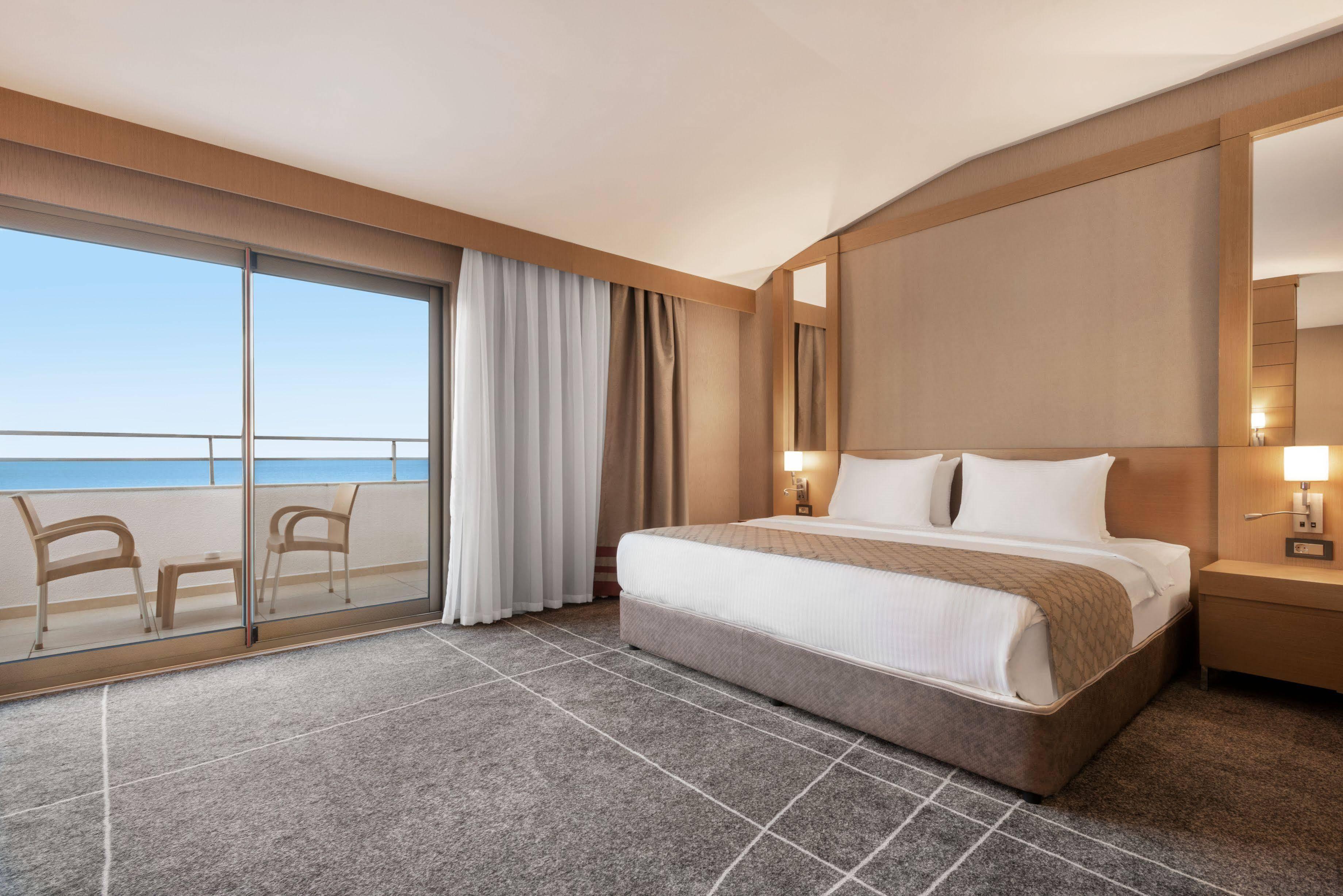 รามาดา รีสอร์ต บาย วินด์แฮม อุนเย Hotel Unye ภายนอก รูปภาพ