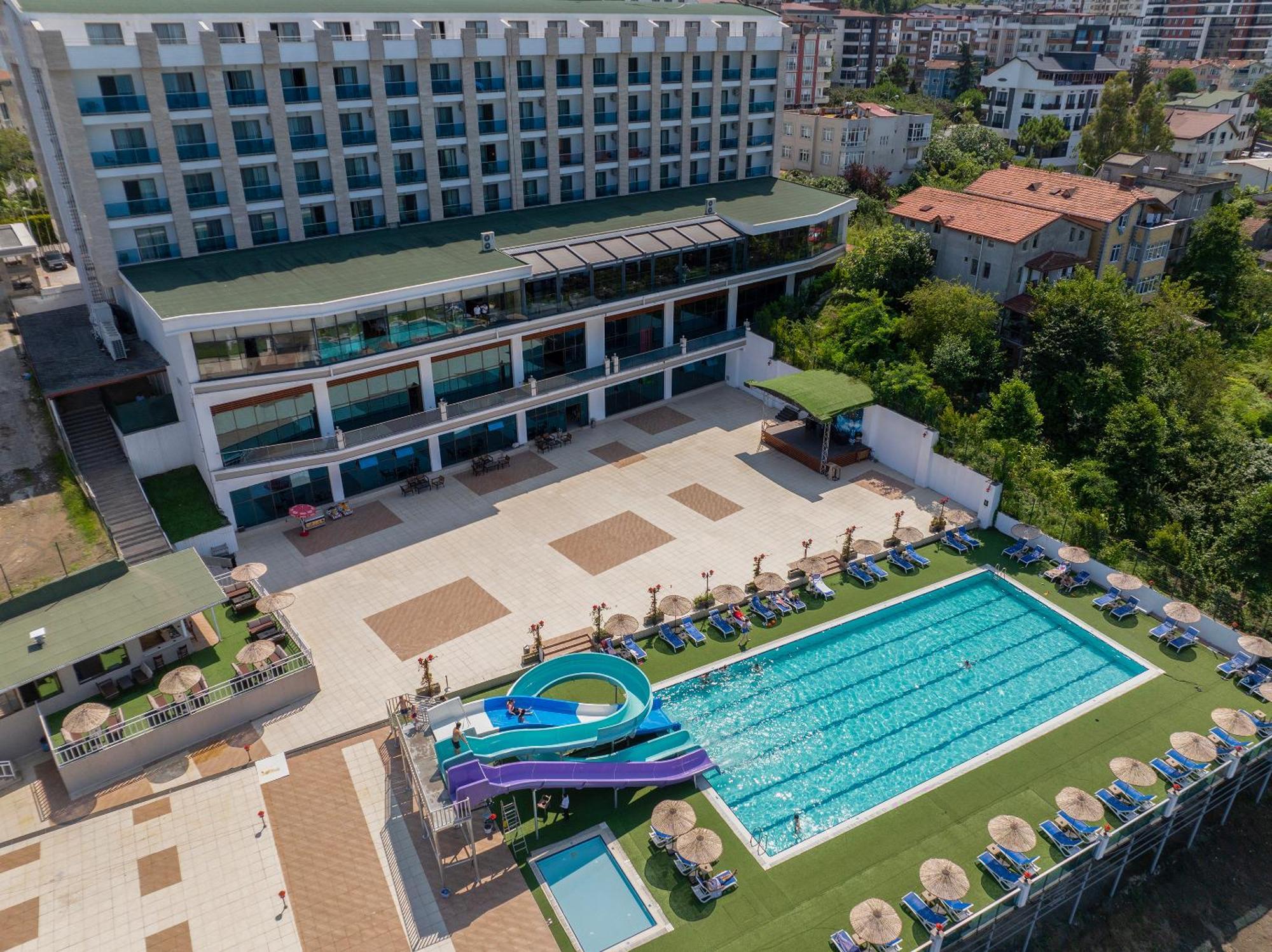 รามาดา รีสอร์ต บาย วินด์แฮม อุนเย Hotel Unye ภายนอก รูปภาพ