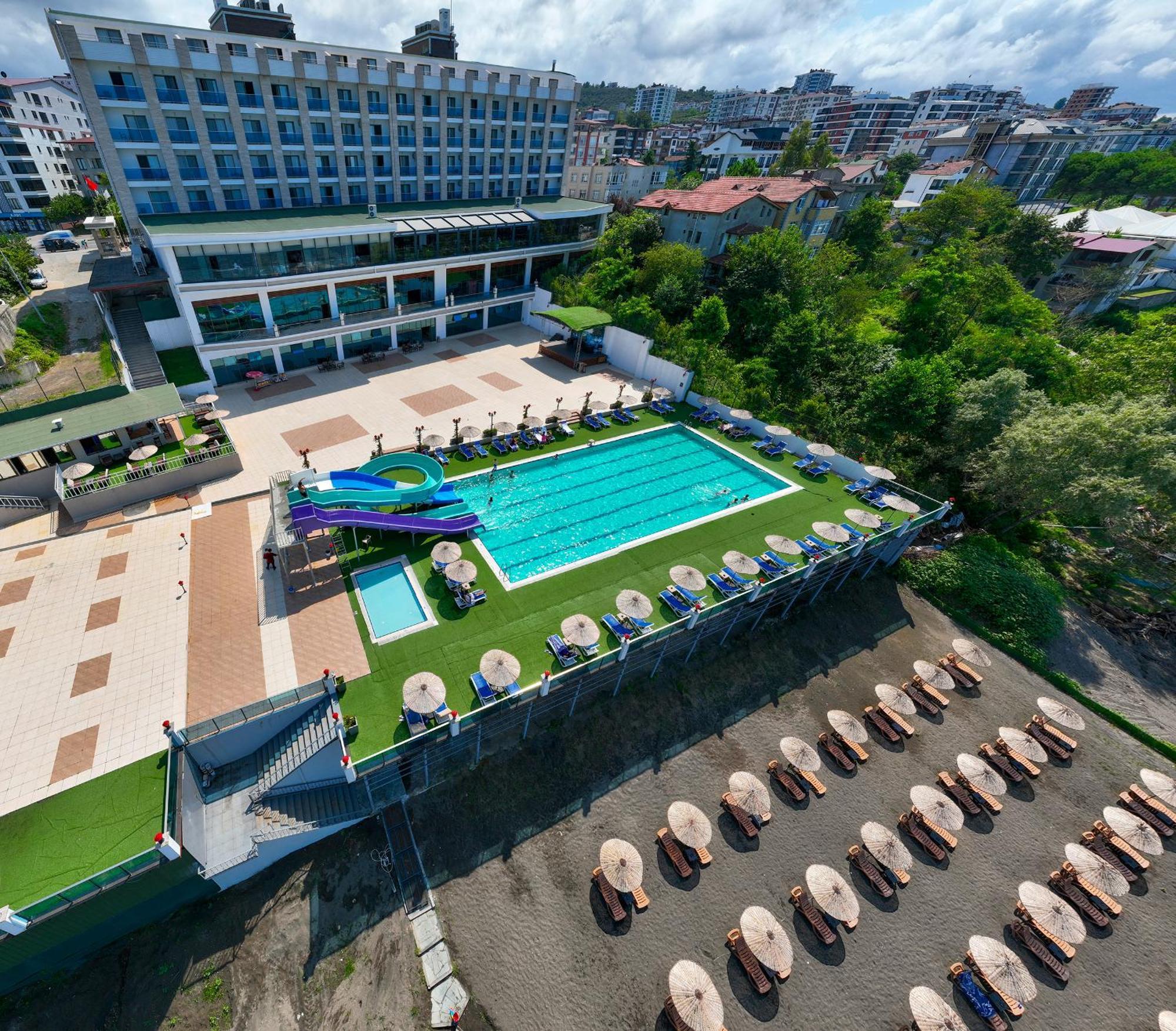 รามาดา รีสอร์ต บาย วินด์แฮม อุนเย Hotel Unye ภายนอก รูปภาพ