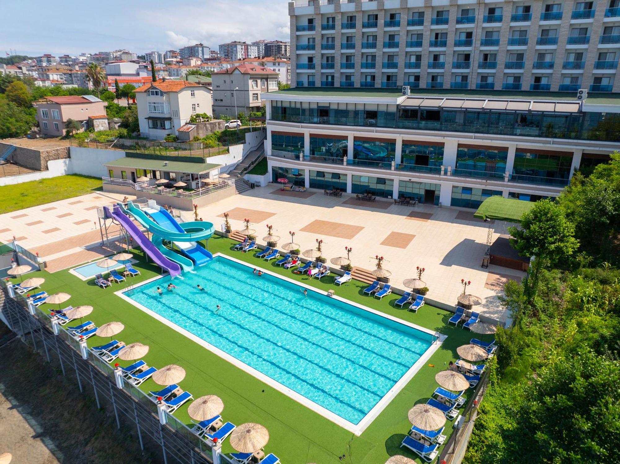 รามาดา รีสอร์ต บาย วินด์แฮม อุนเย Hotel Unye ภายนอก รูปภาพ