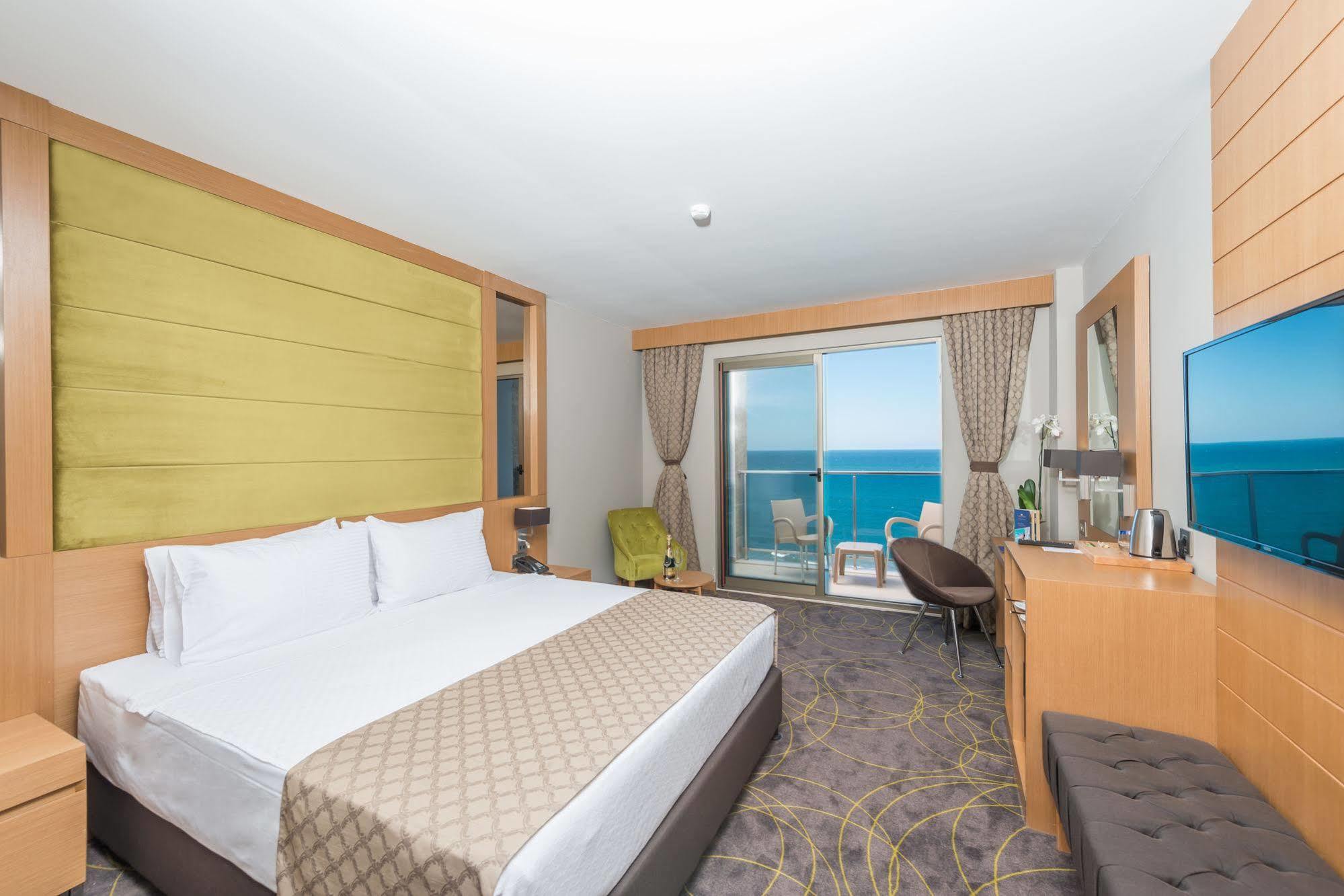 รามาดา รีสอร์ต บาย วินด์แฮม อุนเย Hotel Unye ภายนอก รูปภาพ